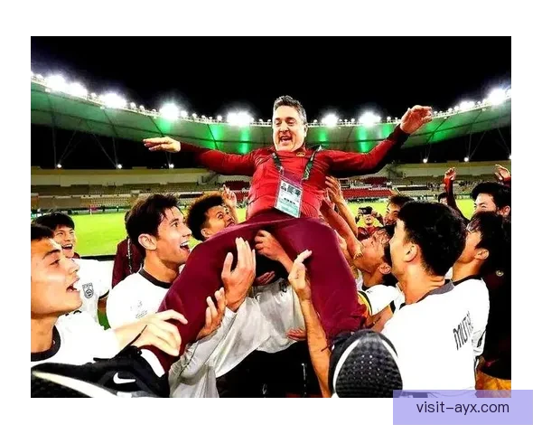 新赛季激战正酣多支豪门球队争夺冠军席位引发球迷热议持续升温中 新赛季激战正酣多支豪门球队争夺冠军席位引发球迷热议持续升温中